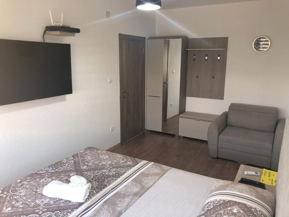 Renta stan- aprtman odmor Apartment Podgoriţa Exterior foto